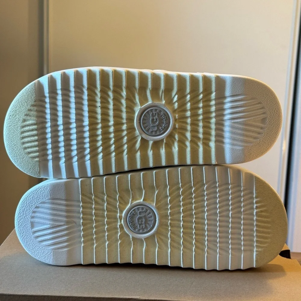UGG new ships